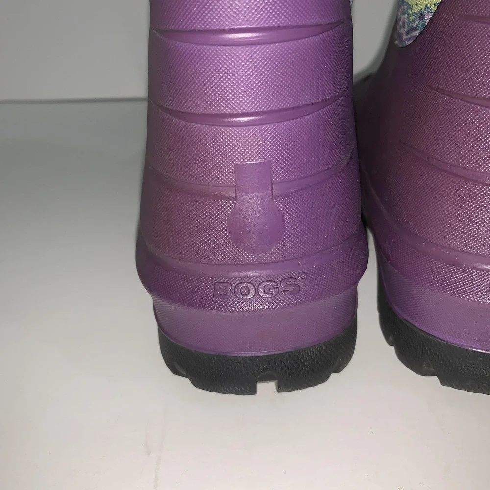 Bogs Neo-Classic Sunset Boots Kids Size 2 Purple Camo Print Waterproof Winter
